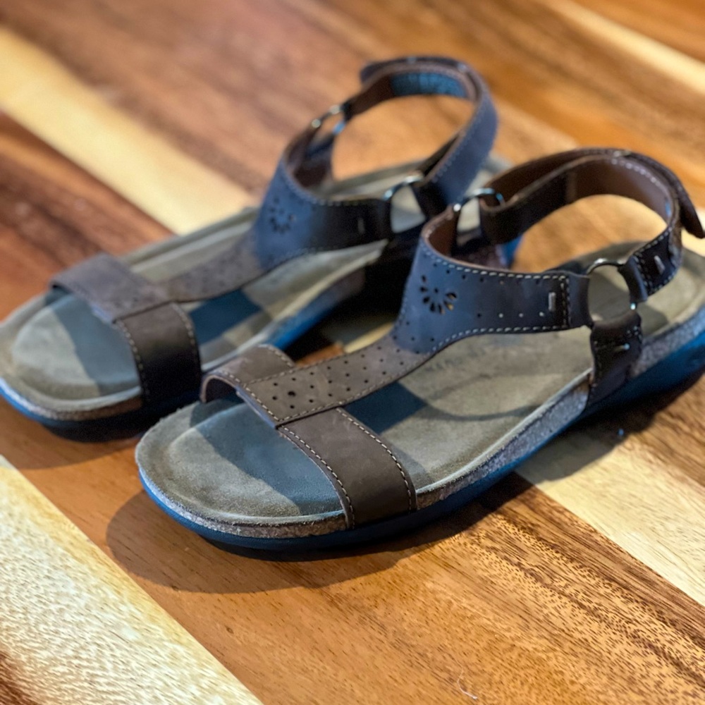 Leather Sz 9 Keen leather brown sandals